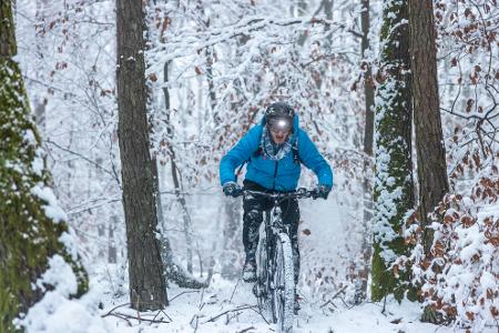Mit dem E-Bike im Winter unterwegs: Die besten Tipps für einen leistungsstarken Akku Mit dem E-Bike im Winter unterwegs: Die besten Tipps für einen leistungsstarken Akku