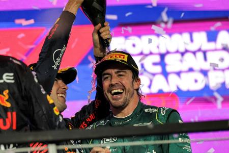 Alonso im Hunderter-Klub - FIA kündigt Aufarbeitung an Alonso im Hunderter-Klub - FIA kündigt Aufarbeitung an