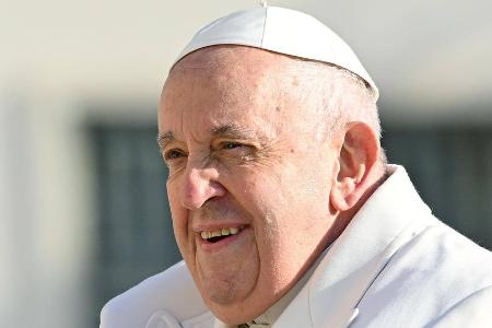 Entwarnung bei Papst Franziskus: Er kann bald die Klinik verlassen Entwarnung bei Papst Franziskus: Er kann bald die Klinik verlassen