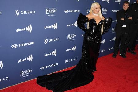 Christina Aguilera glitzert in spektakulärer Robe Christina Aguilera glitzert in spektakulärer Robe