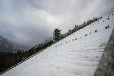 Skifliegen: Ekart bei schwerem Sturz mit Glück im Unglück Skifliegen: Ekart bei schwerem Sturz mit Glück im Unglück