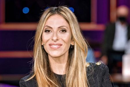 Moderatorin Gülcan Kamps zeigt sich ungeschminkt auf Instagram Moderatorin Gülcan Kamps zeigt sich ungeschminkt auf Instagram