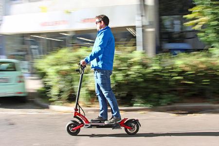 Premium-E-Scooter IO-Hawk Legend (f) Premium-E-Scooter IO-Hawk Legend (f)