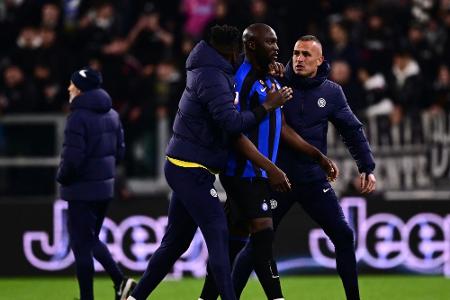 Lukaku wird rassistisch beleidigt - und vom Platz gestellt Lukaku wird rassistisch beleidigt - und vom Platz gestellt