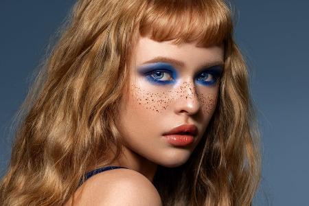 Blue Eyeshadow: So trägt man blauen Lidschatten 2023 Blue Eyeshadow: So trägt man blauen Lidschatten 2023