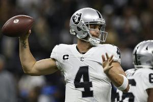 NFL: Carr zu den Saints, Smith bleibt in Seattle