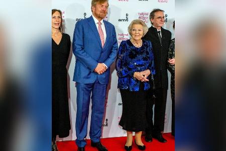 König Willem-Alexander strahlt mit Mutter Beatrix auf dem Red Carpet König Willem-Alexander strahlt mit Mutter Beatrix auf dem Red Carpet