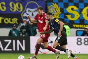 Saarbrücken schlägt Dynamo und bleibt oben dran