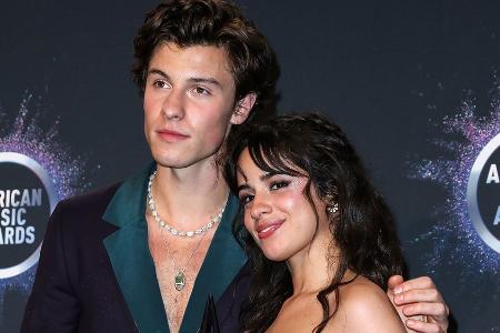 Camila Cabello und Shawn Mendes turteln auf dem Coachella? Camila Cabello und Shawn Mendes turteln auf dem Coachella?