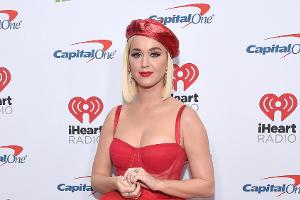 Katy Perry tanzt mit Kim Kardashians Tochter North auf der Bühne