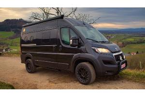 Zwei nachhaltige und schicke Camper