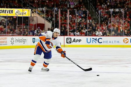 Slapstick in der NHL: Aho trifft ins eigene Tor Slapstick in der NHL: Aho trifft ins eigene Tor