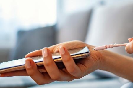 Weniger als gedacht: Wie viel es kostet, das Smartphone aufzuladen Weniger als gedacht: Wie viel es kostet, das Smartphone aufzuladen