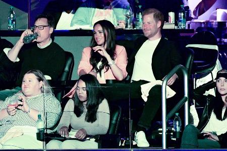 Harry und Meghan: Überraschungsbesuch bei den L.A. Lakers Harry und Meghan: Überraschungsbesuch bei den L.A. Lakers
