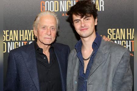 Michael Douglas: Mit Sohn Dylan auf dem roten Teppich am Broadway Michael Douglas: Mit Sohn Dylan auf dem roten Teppich am Broadway