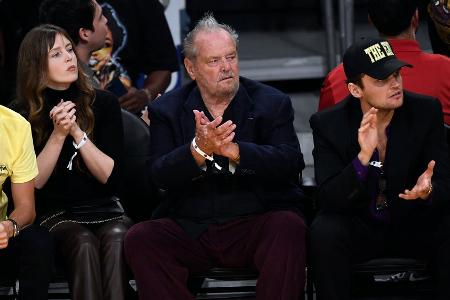 Seltener öffentlicher Auftritt: Jack Nicholson besucht Lakers-Spiel Seltener öffentlicher Auftritt: Jack Nicholson besucht Lakers-Spiel