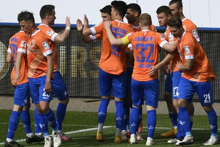 Darmstadt sichert Relegation nach Sieg in Kiel Darmstadt sichert Relegation nach Sieg in Kiel