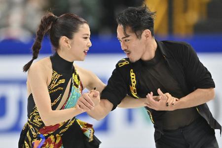 Ex-Weltmeister Takashi beendet Eistanz-Karriere Ex-Weltmeister Takashi beendet Eistanz-Karriere