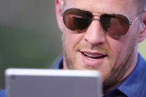 Ex-NFL-Star Watt investiert in den FC Burnley