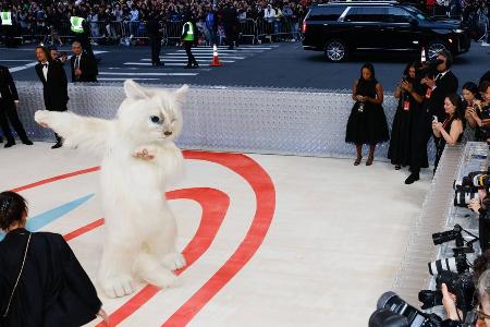 Jared Leto als Choupette: Die spektakulärsten Outfits bei der Met Gala Jared Leto als Choupette: Die spektakulärsten Outfits bei der Met Gala