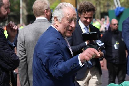 Vor Krönung von Charles: Tränen, Small Talk und aufgeregte Royal-Kids Vor Krönung von Charles: Tränen, Small Talk und aufgeregte Royal-Kids
