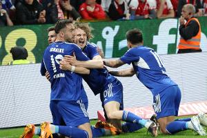 Tor in der Nachspielzeit: Schalke springt ans rettende Ufer