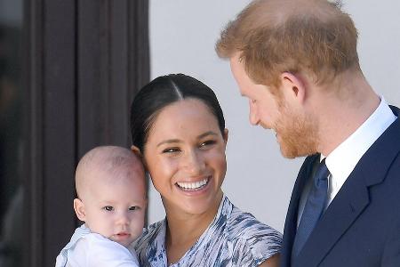 Schafft es Prinz Harry trotz Krönung zum Geburtstag von Archie? Schafft es Prinz Harry trotz Krönung zum Geburtstag von Archie?