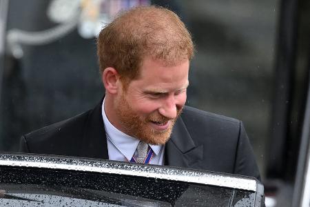 Prinz Harry fliegt kurz nach der Krönung zurück nach Kalifornien Prinz Harry fliegt kurz nach der Krönung zurück nach Kalifornien