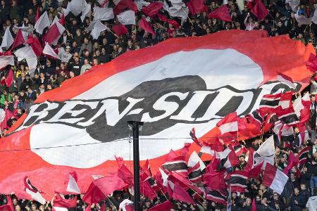Alkmaar-Fans nach antisemitischen Gesängen festgenommen Alkmaar-Fans nach antisemitischen Gesängen festgenommen