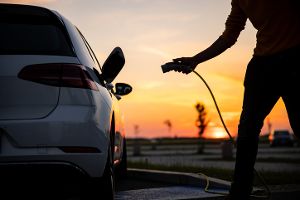 Elektro-Highway: E-Autos laden während der Fahrt