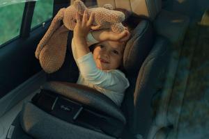 Hier sitzen Kinder sicher im Auto