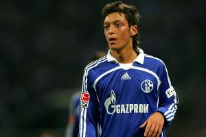 Ex-Schalker Özil: "Nicht zur Fahrstuhlmannschaft werden"