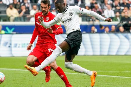 Sieg nach Glasner-Beben: Frankfurt beendet Negativserie Sieg nach Glasner-Beben: Frankfurt beendet Negativserie