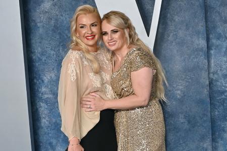 Rebel Wilson zeigt zum ersten Mal ihre Tochter Rebel Wilson zeigt zum ersten Mal ihre Tochter
