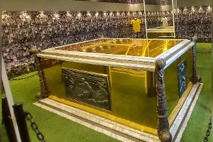 Mit Kunstrasen: Pelés Mausoleum erinnert an Fußballstadion