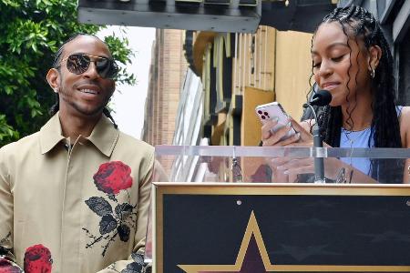 Ludacris enthüllt Stern auf dem Walk of Fame mit seinen Familien Ludacris enthüllt Stern auf dem Walk of Fame mit seinen Familien