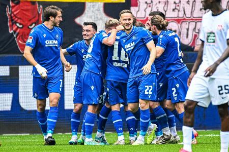 Sieg im Südwestderby: KSC zieht am FCK vorbei Sieg im Südwestderby: KSC zieht am FCK vorbei