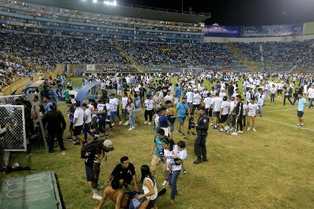 El Salvador: Mindestens zwölf Tote bei Stadionkatastrophe El Salvador: Mindestens zwölf Tote bei Stadionkatastrophe