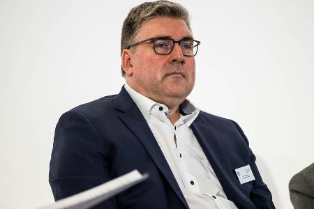 Geplatzter Investoren-Einstieg: Hellmann geht am 30. Juni Geplatzter Investoren-Einstieg: Hellmann geht am 30. Juni