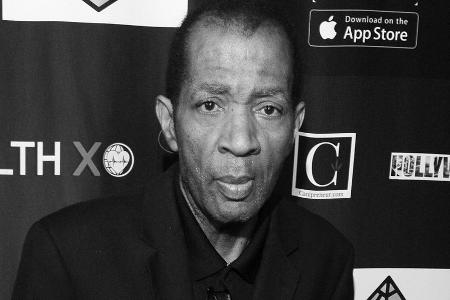 Earth, Wind & Fire-Gitarrist Sheldon Reynolds stirbt mit 63 Jahren Earth, Wind & Fire-Gitarrist Sheldon Reynolds stirbt mit 63 Jahren