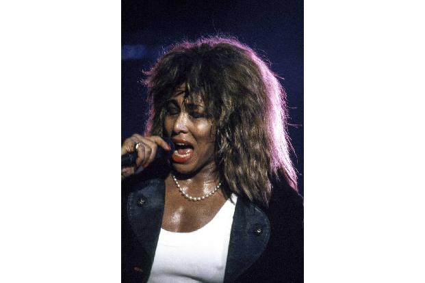 Es wurde zunächst still um die Sängerin, bis sie sich 1984 mit Mitte 40 mit einem Comeback zurückmeldete, wie es die Welt noch nicht gesehen hat: Ihr Album 'Private Dancer' verkaufte sich weltweit übe ...