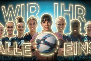 "Wir Ihr Alle Eins": Kebekus produziert WM-Song für DFB-Team