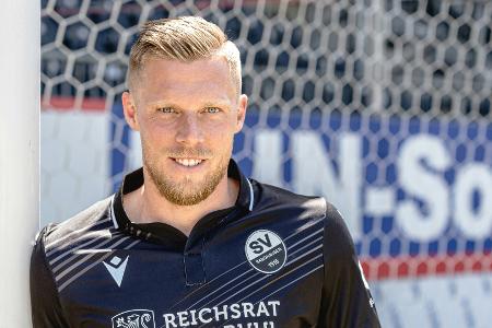 Hennings wechselt nach Sandhausen Hennings wechselt nach Sandhausen