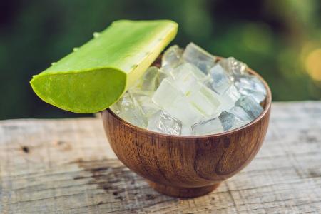 Das steckt hinter dem TikTok-Trend Frozen Aloe Vera Facial Das steckt hinter dem TikTok-Trend Frozen Aloe Vera Facial