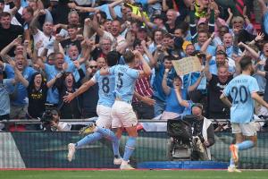 Doppelpacker Gündogan schießt City zum Double