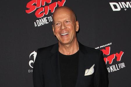 Spaß in der Achterbahn: Bruce Willis strahlt bei Familienausflug Spaß in der Achterbahn: Bruce Willis strahlt bei Familienausflug