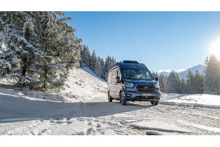 Premiere Carado Campingbus Totale von vorne links