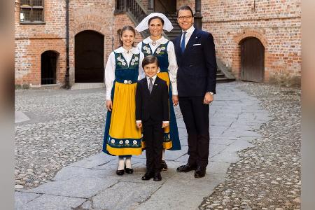 Kronprinzessin Victoria strahlt zum Nationalfeiertag mit ihrer Familie Kronprinzessin Victoria strahlt zum Nationalfeiertag mit ihrer Familie