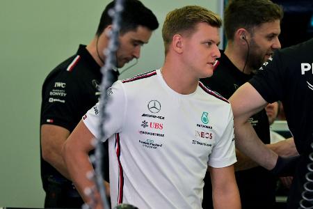 Schumacher erstmals im Silberpfeil unterwegs: Schumacher erstmals im Silberpfeil unterwegs: