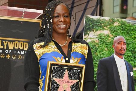 Stern auf dem Walk of Fame: Tupac Shakur posthum geehrt Stern auf dem Walk of Fame: Tupac Shakur posthum geehrt